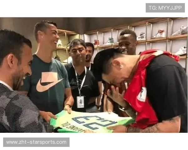 C罗健身房意外救下一名晕倒粉丝，被赞英雄